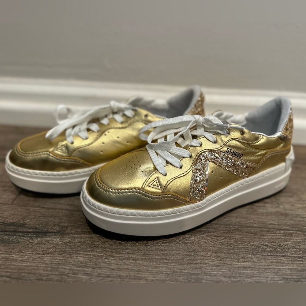 SCHUTZ ST-BOLD LEATHER SNEAKER in GOLD